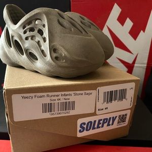Yeezy Foam Runner ‘Stone Sage’ Toddler 4K but fits like 6TD